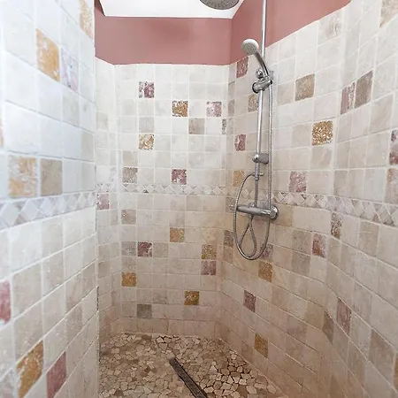 Entrechat Piscine Nyaraló